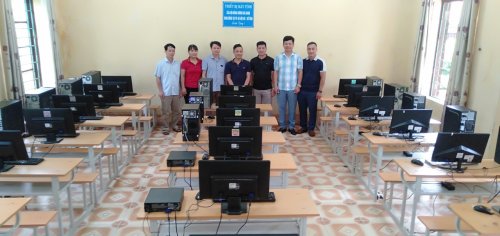2022 nhận máy tính.jpg